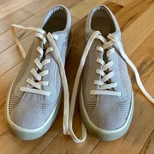 Rothy’s Women’s lace up sneakers in Vintage Grey